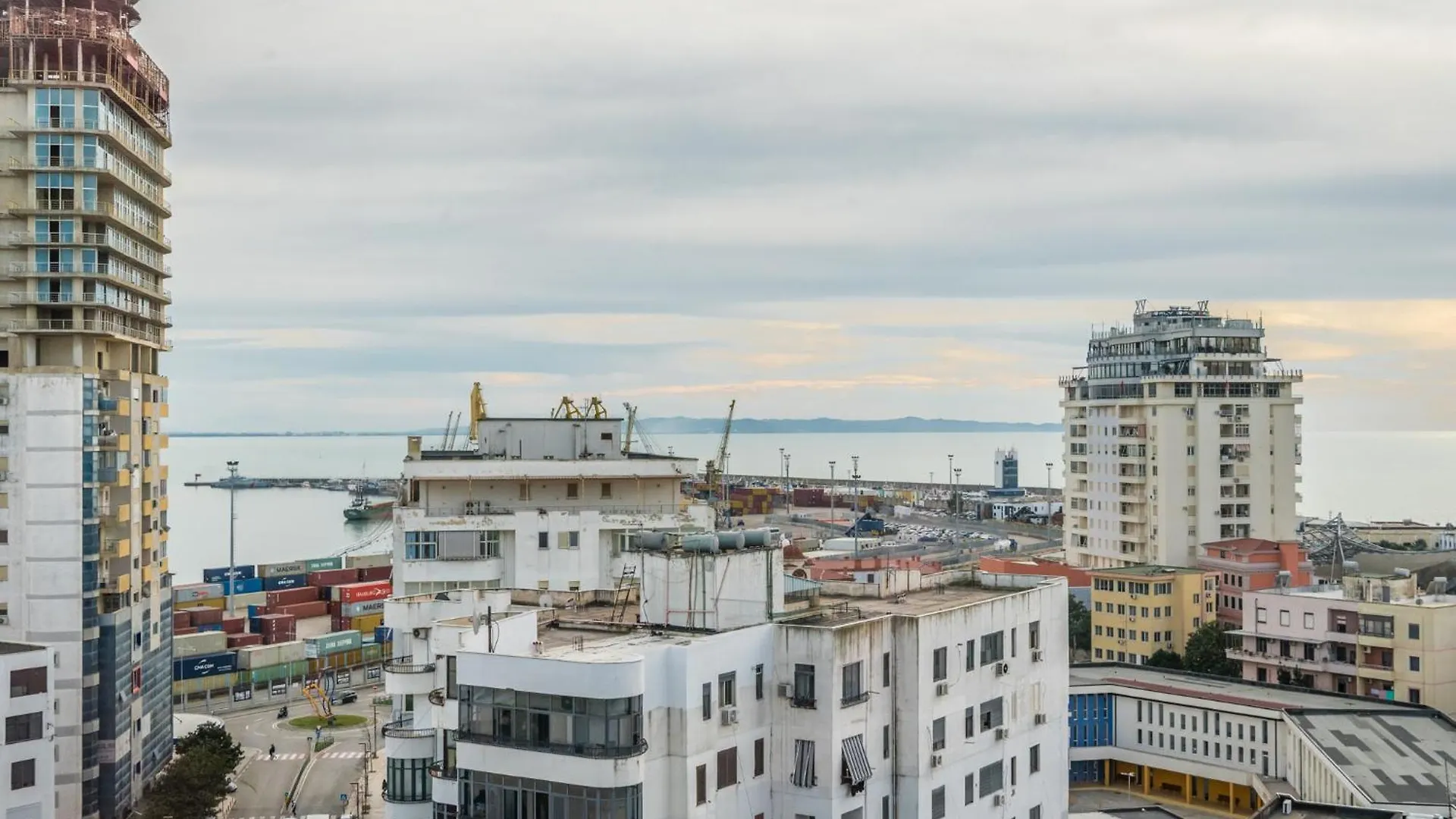 Sky Apartments Durres 0*,